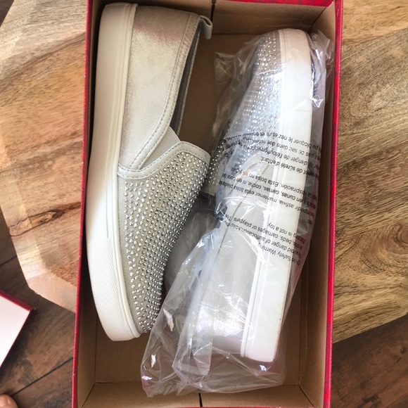 Carlos Santana
Sutton Sneakers Size 8.5 - Picture 5 of 8